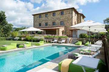 Large villa in Tuscany with a swimming pool