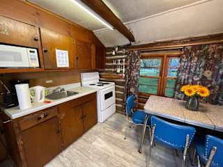 2-Bedroom Cottage #8 at Balsam Lake Villa — photograph 4