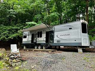 2-Bedroom RV Cottage #18 at Mill Lake Unique Cabins — photograph 1