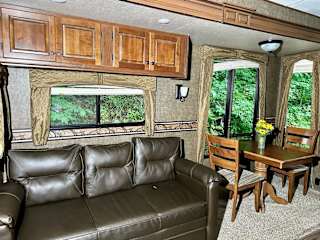 2-Bedroom RV Cottage #18 at Mill Lake Unique Cabins — photograph 5