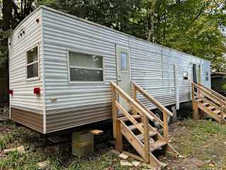 2-Bedroom RV Cottage #14 at Mill Lake Unique Cabins — photograph 2