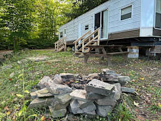 2-Bedroom RV Cottage #14 at Mill Lake Unique Cabins — photograph 5