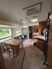 2-Bedroom RV Cottage #2 at Mill Lake Unique Cabins — photograph 2