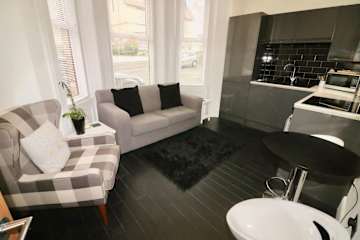 Fantastic GFF, Town Cntr, Close to Beach, FREE PKG