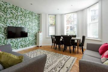 Beautiful 2-bed 2-bath, Walk 2 Beach, Free Parking