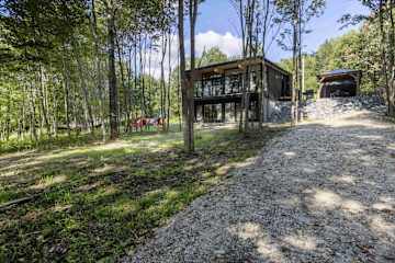 Chalet Mi-Siècle | Bord du Lac Joseph | Le Charlo