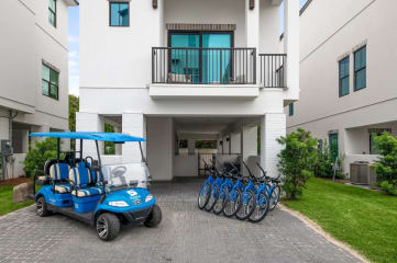 6 Seater Golf Cart and 6 Bikes!