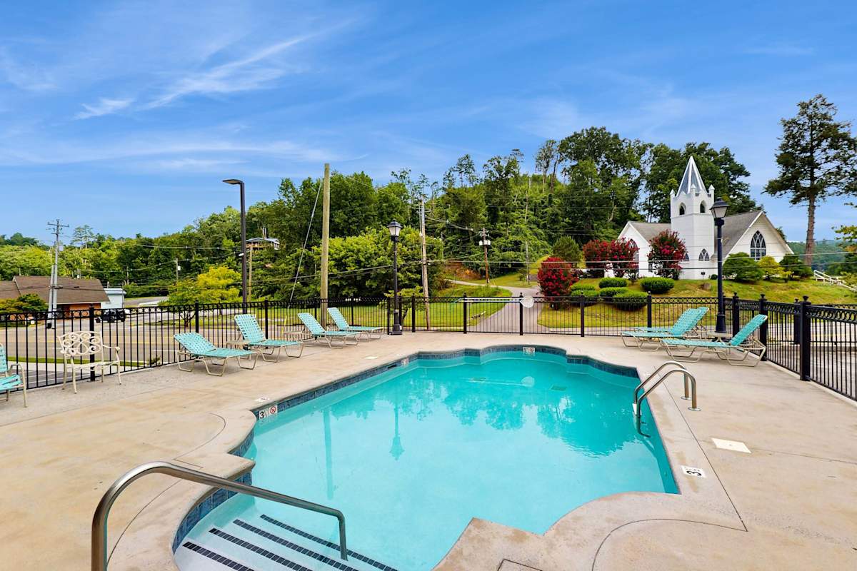 Gatehouse Condos – Roaring Romance photo 1