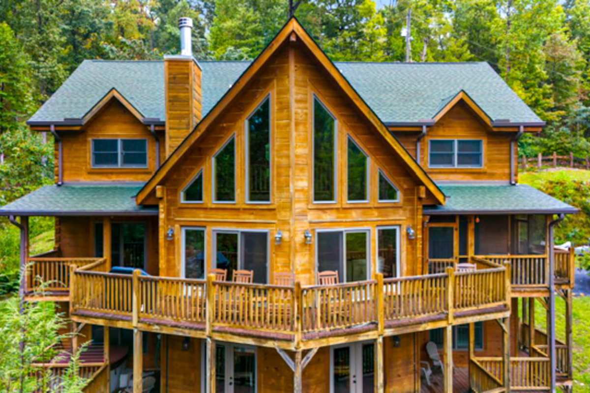 Smokey’s Lodge photo 1