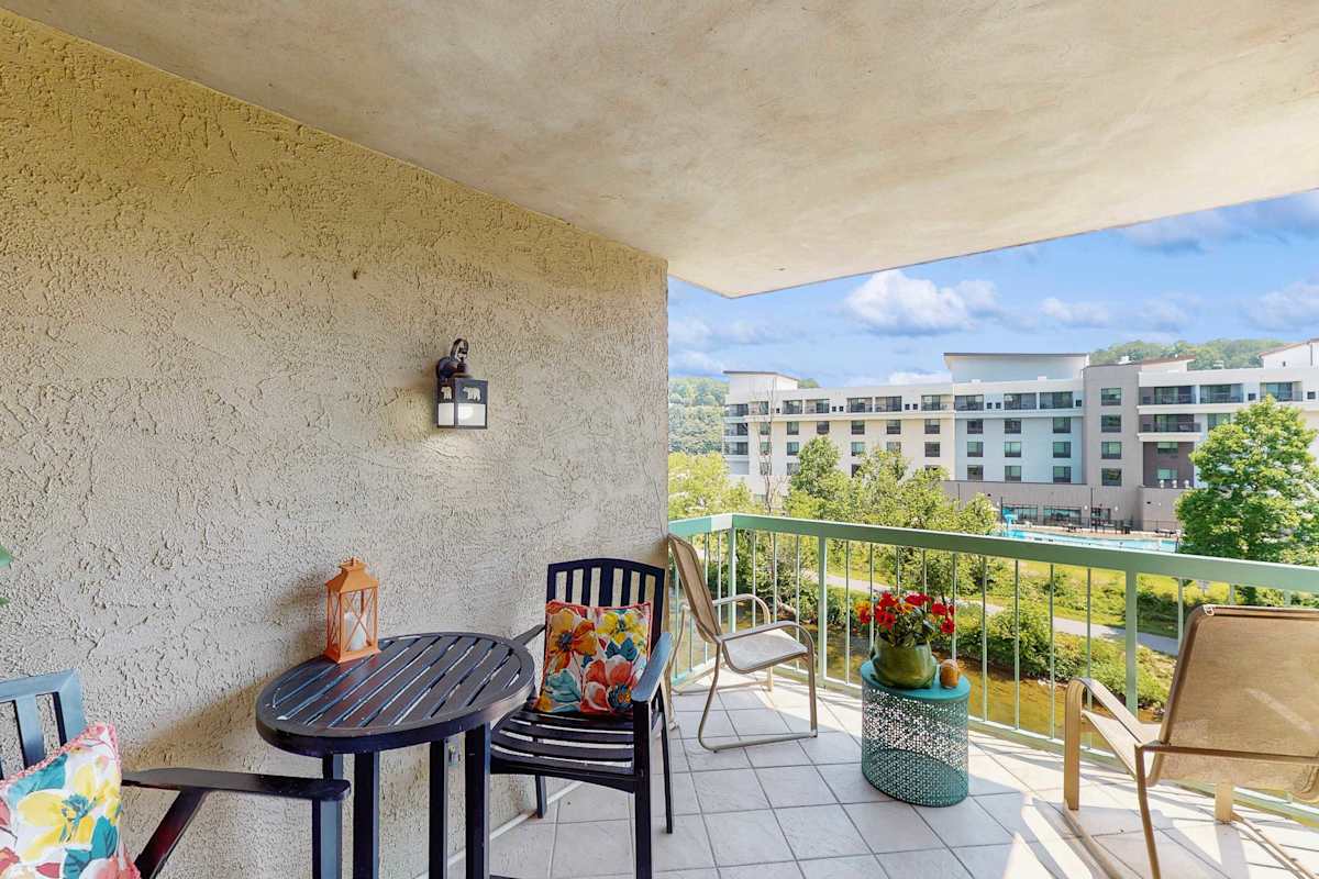 Rivers Edge Condo 407 photo 1