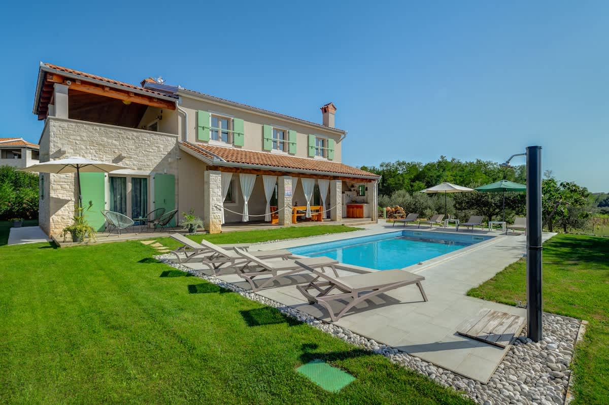 Villa Stella Polaris in Visnjan, Istria. Beautiful 4-bedroom villa with private pool and large garden