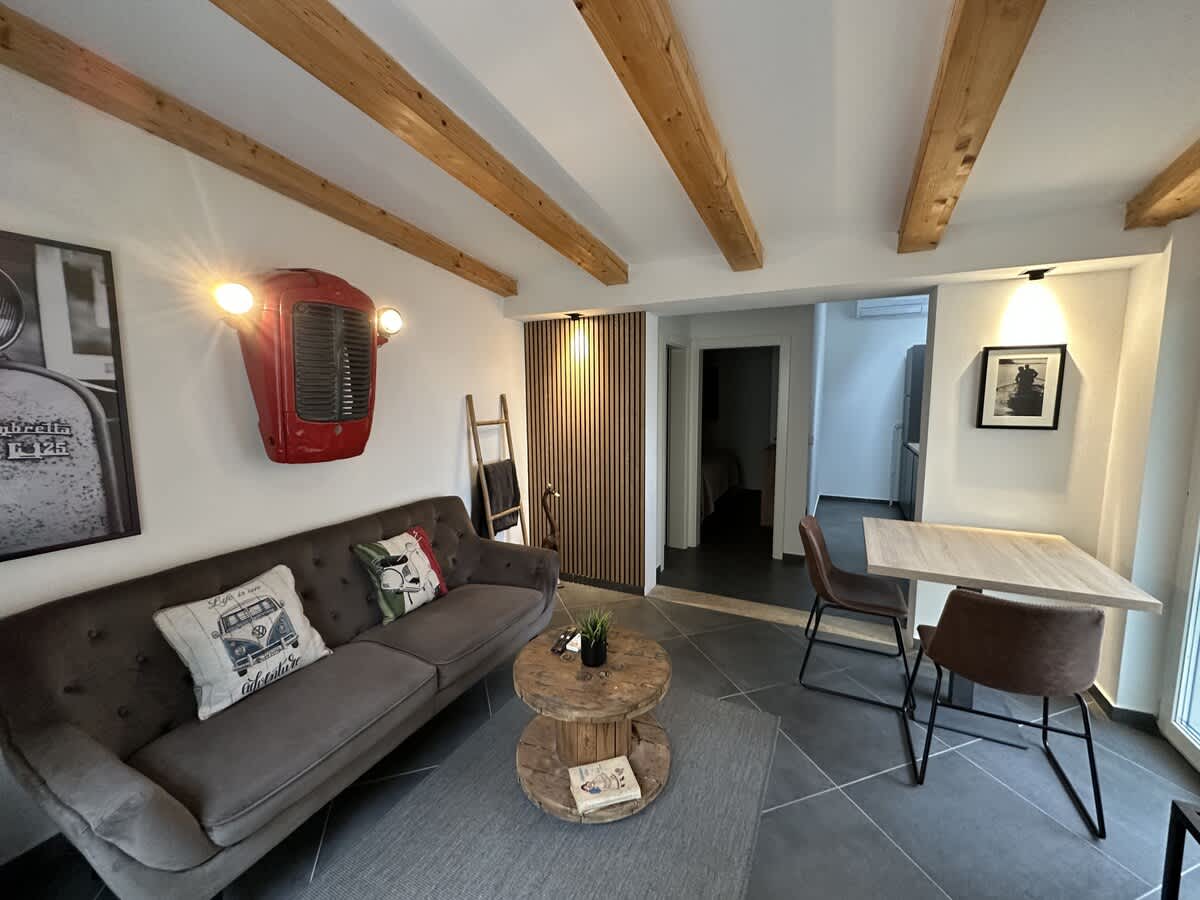 Apartment Urban Black