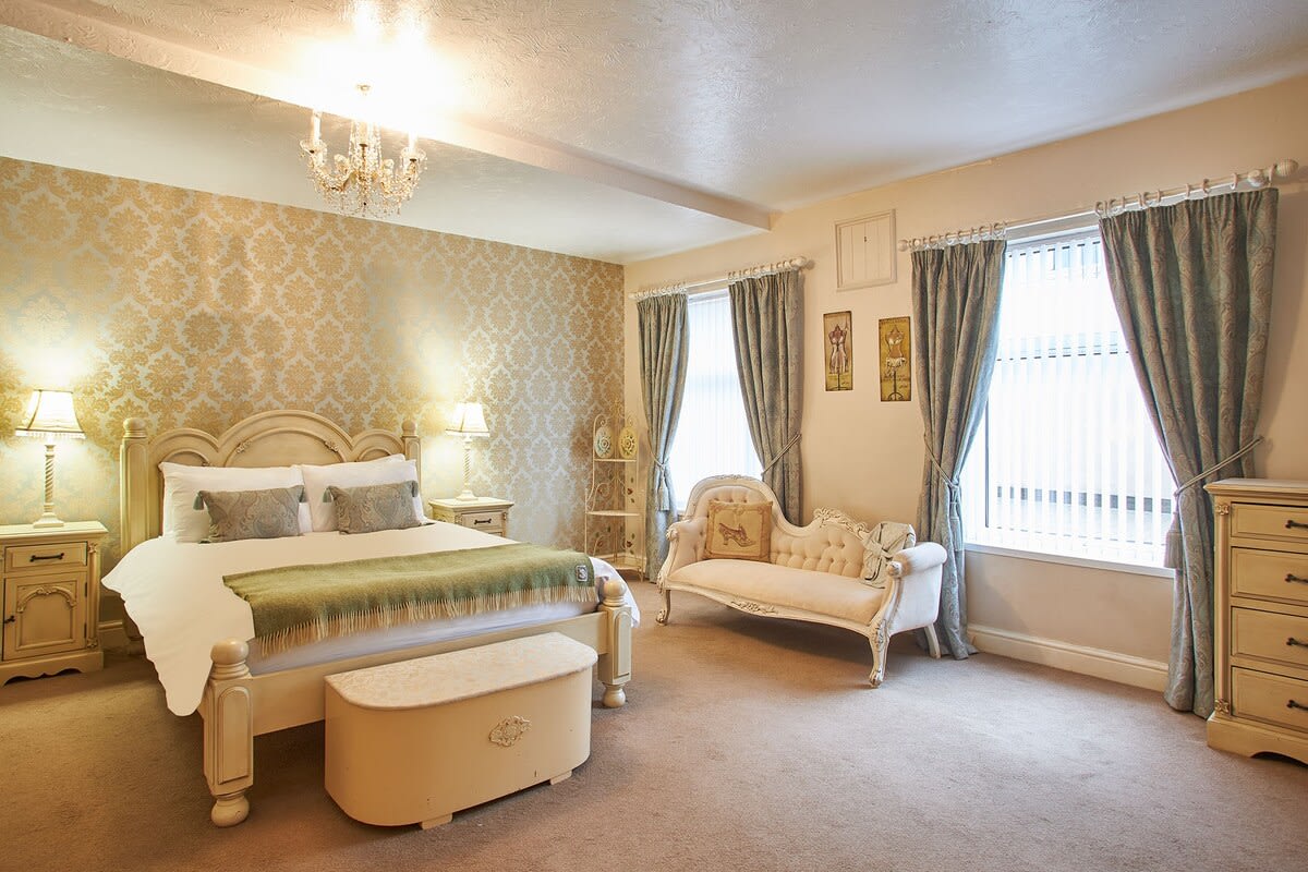 Regency Mansions Apartment – photo 20