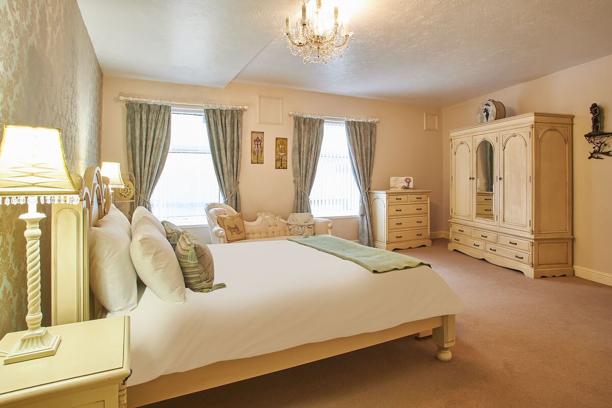 Regency Mansions Apartment – photo 21