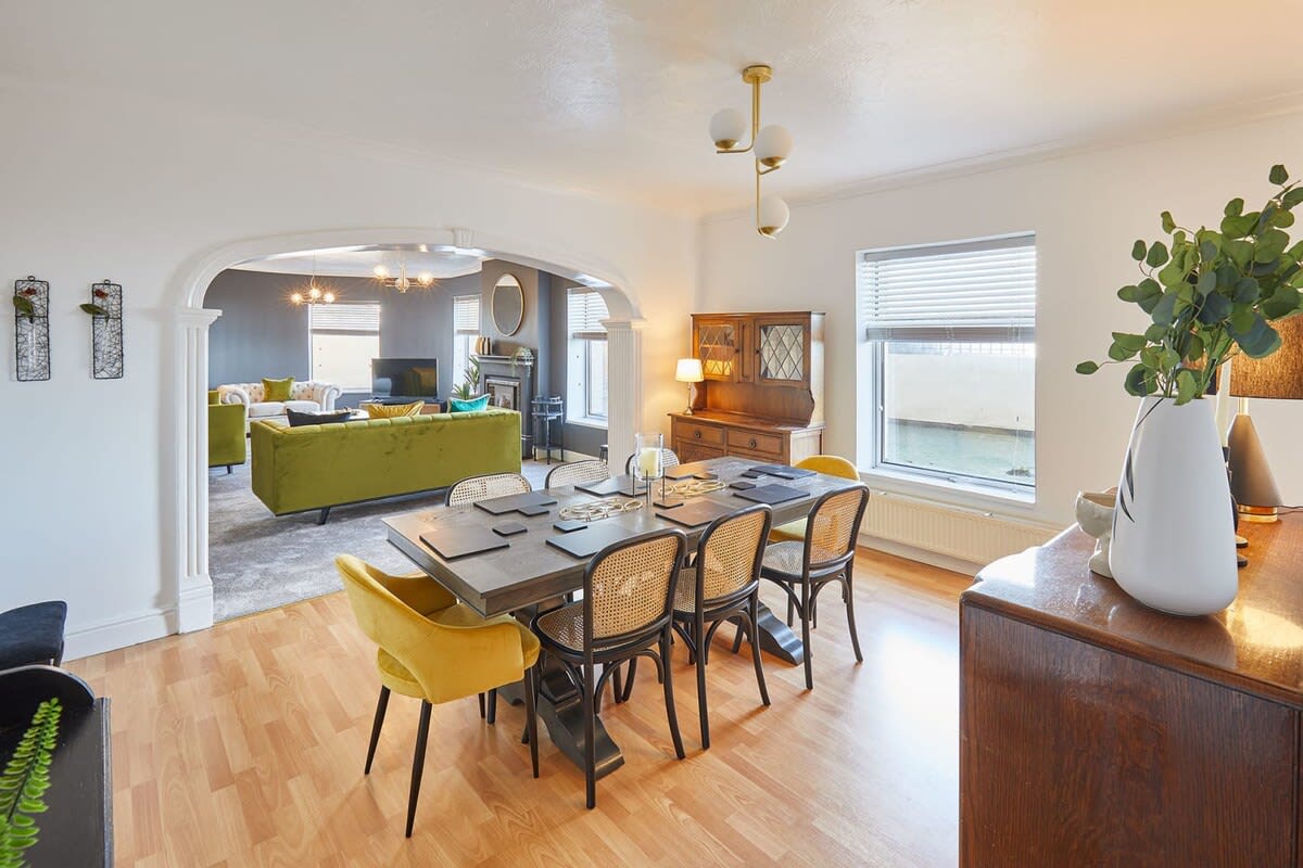 Regency Mansions Apartment – photo 2