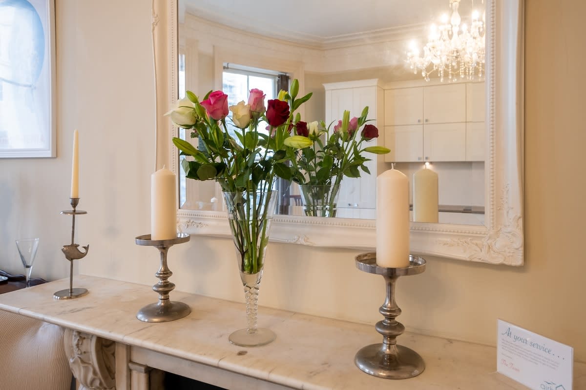 Newly Refurbished Period Apartment With Balcony – photo 15