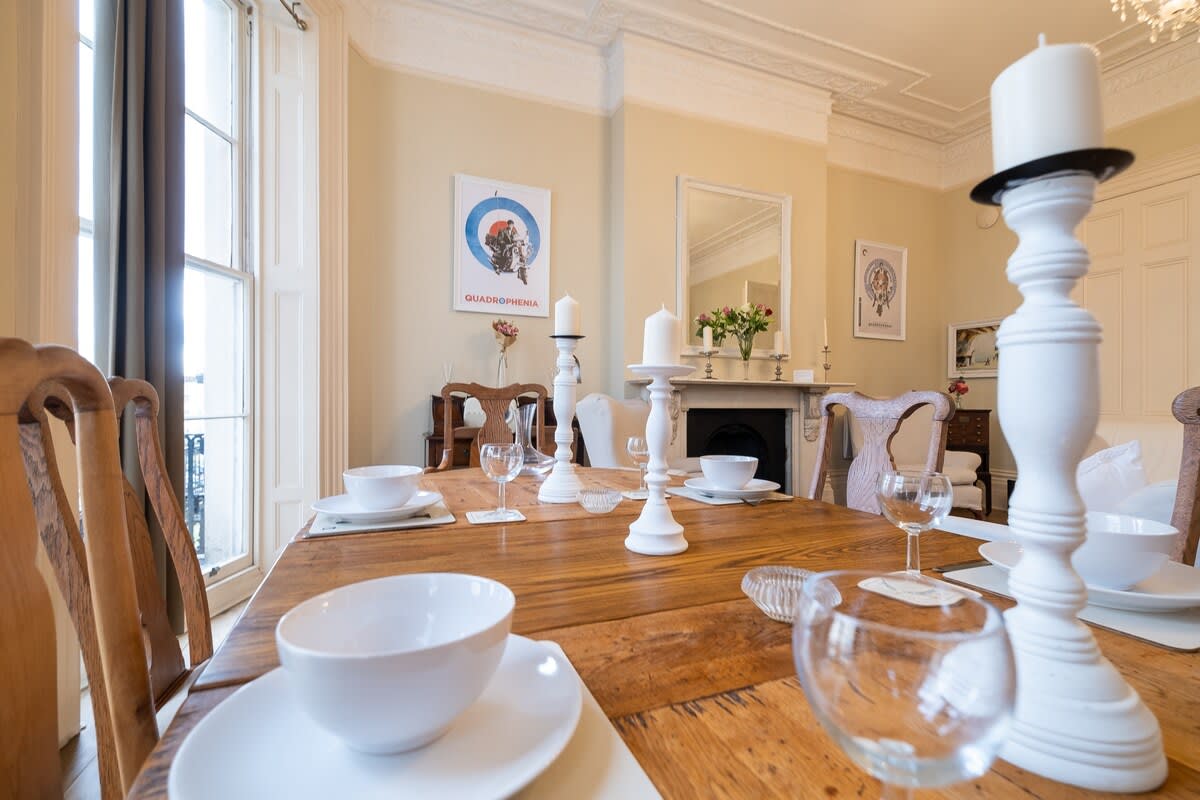 Newly Refurbished Period Apartment With Balcony – photo 13