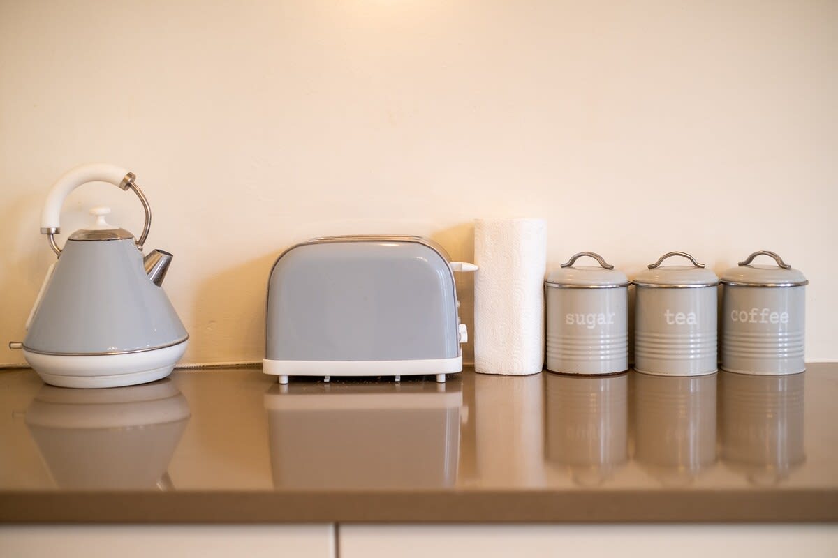Newly Refurbished Period Apartment With Balcony – photo 14
