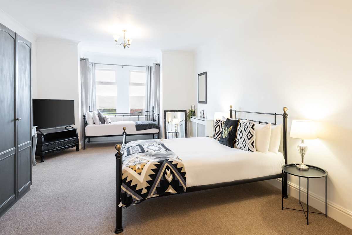 Regency Mansions Apartment – photo 12