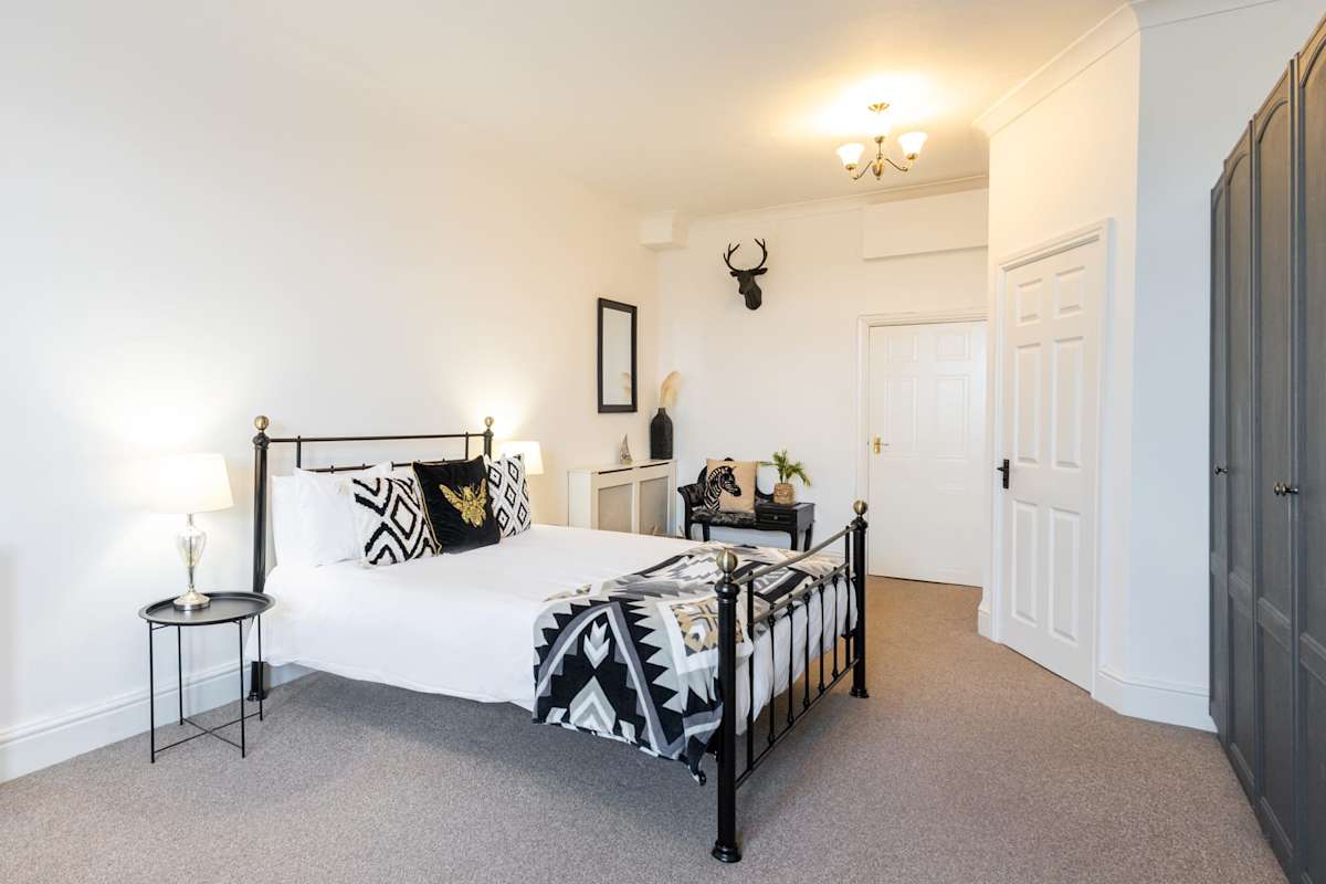 Regency Mansions Apartment – photo 14