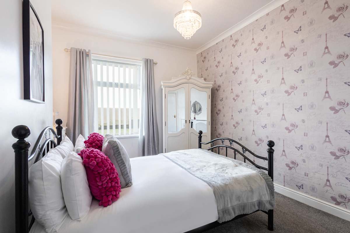 Regency Mansions Apartment – photo 16