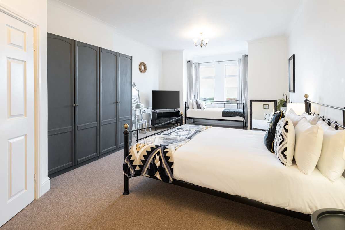 Regency Mansions Apartment – photo 4