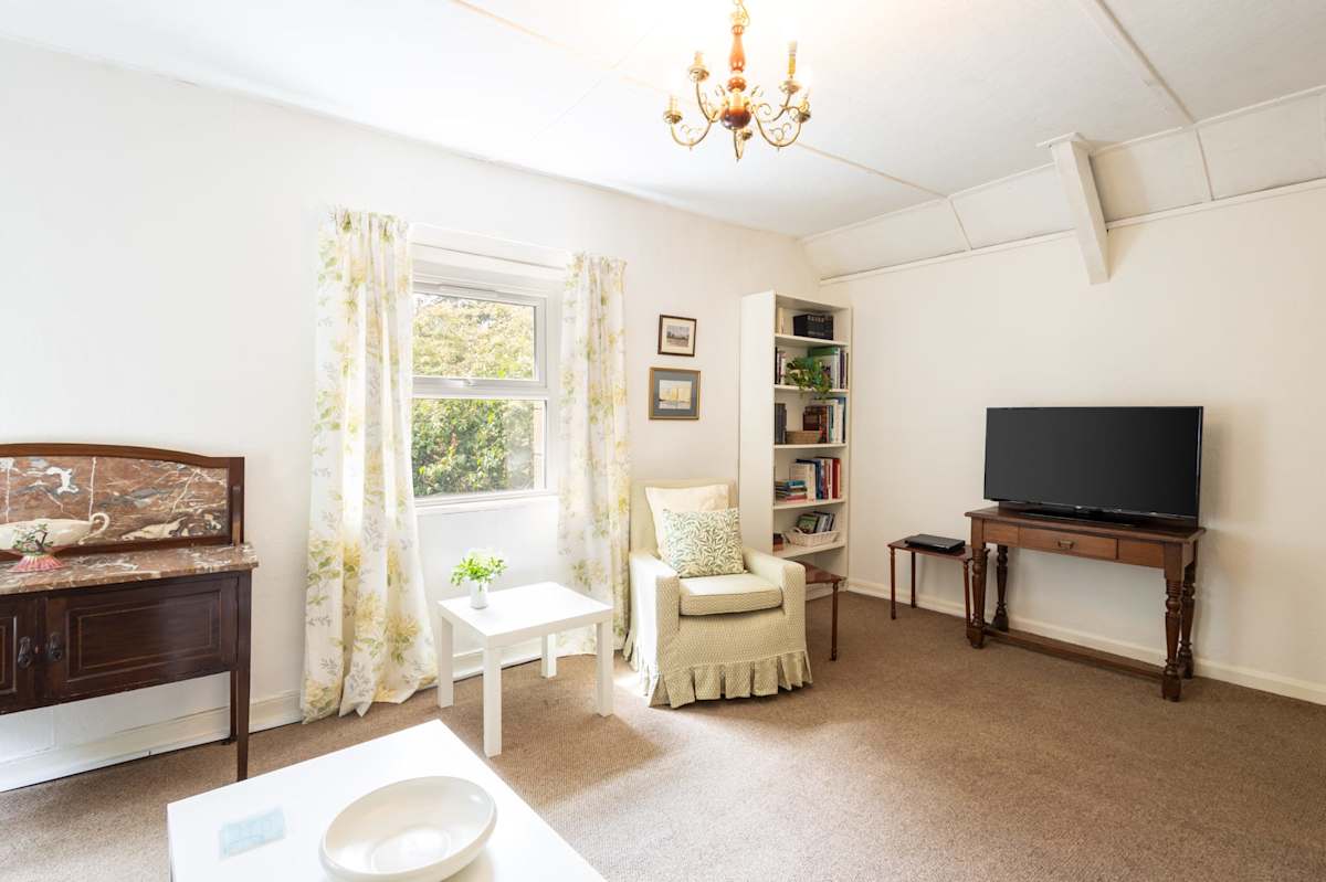 Upper Lodge – photo 17