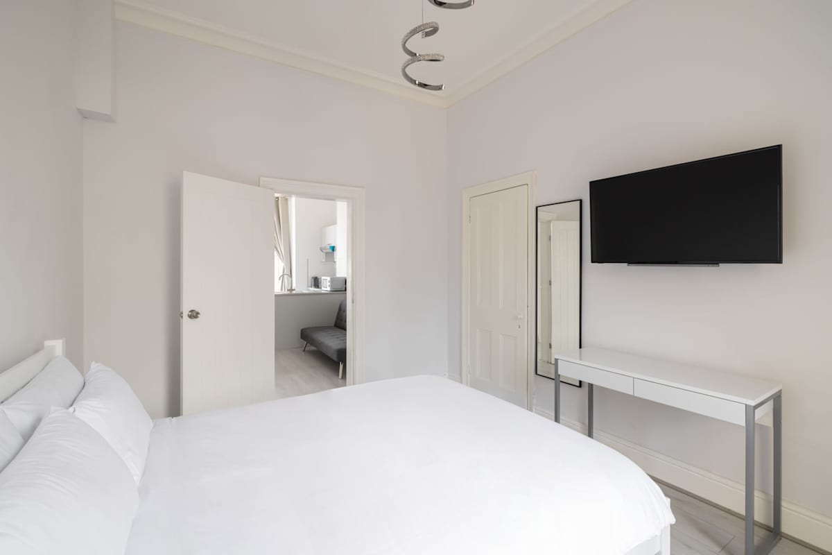 Aberdeen Walk Apartment – photo 8