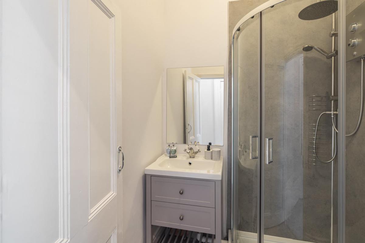 Aberdeen Walk Apartment – photo 9