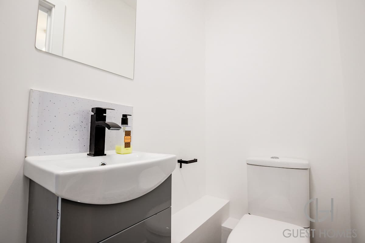 Croydon Road Abode – photo 17