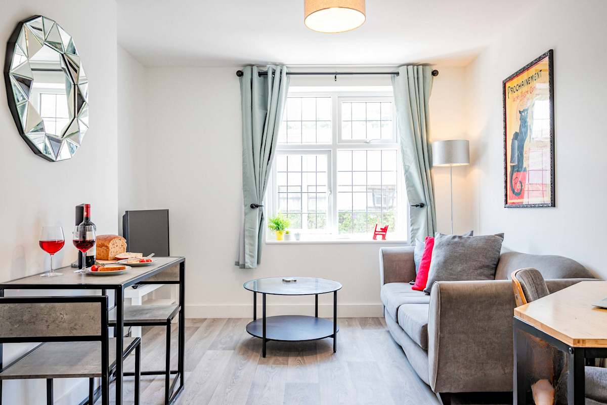 Croydon Road Apartment – photo 1