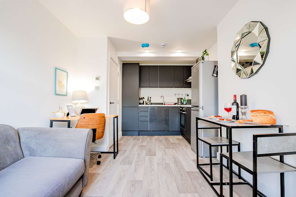 Croydon Road Apartment – photo 2