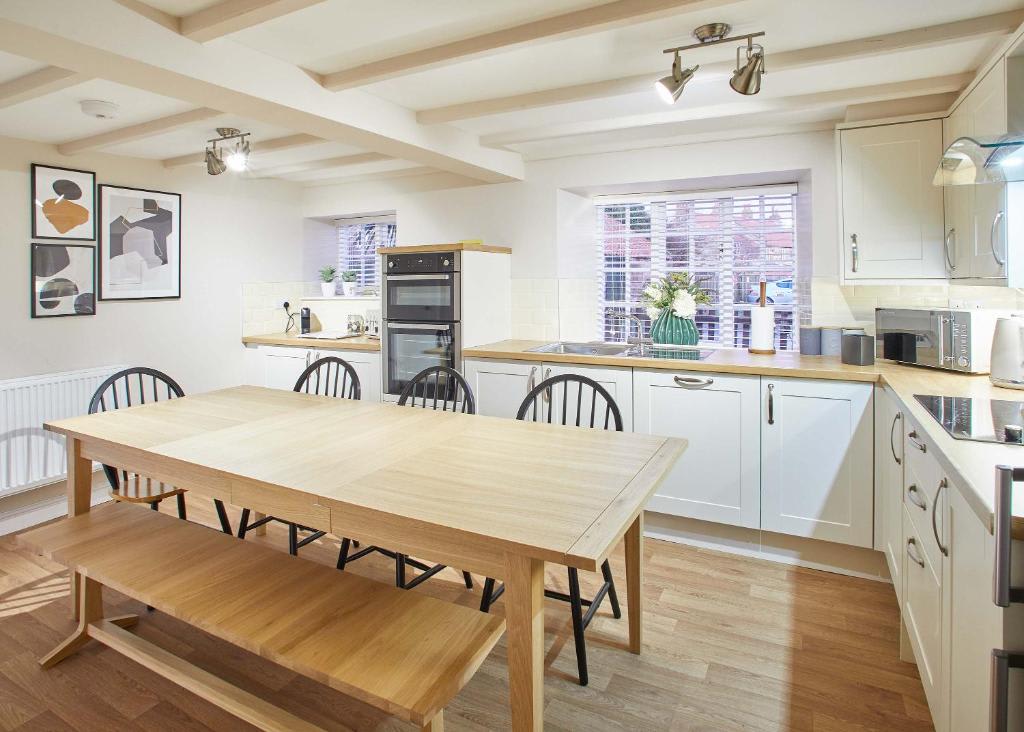 Middle Farmhouse – photo 2