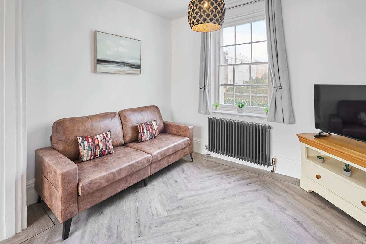 Bedford Street – photo 13