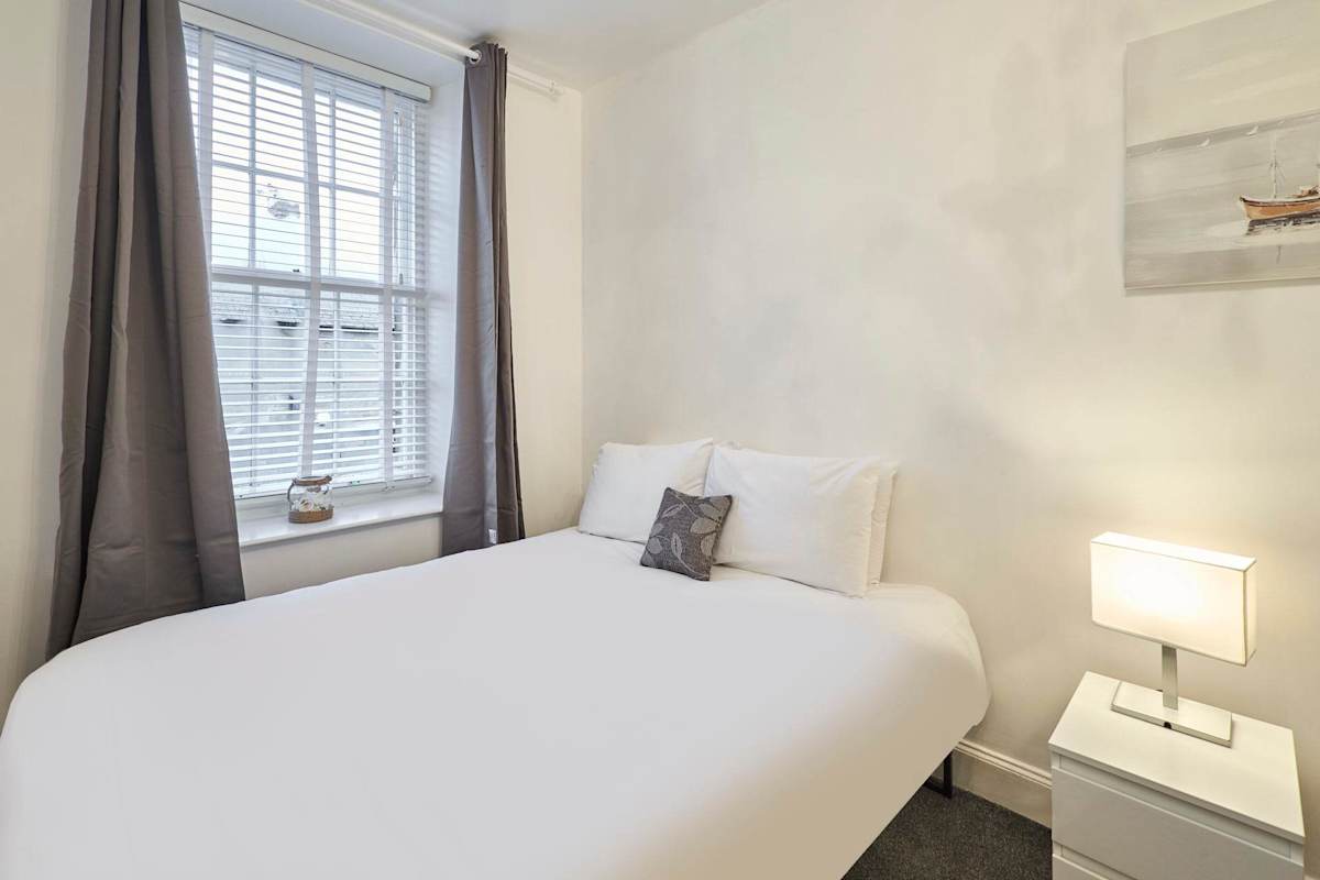 Queen Street Apartment – photo 4