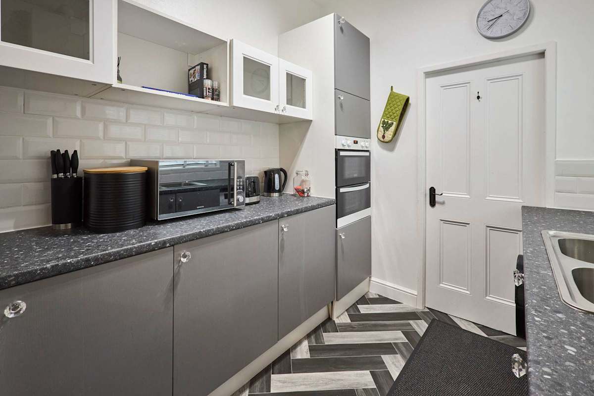 Queen Street Apartment – photo 3