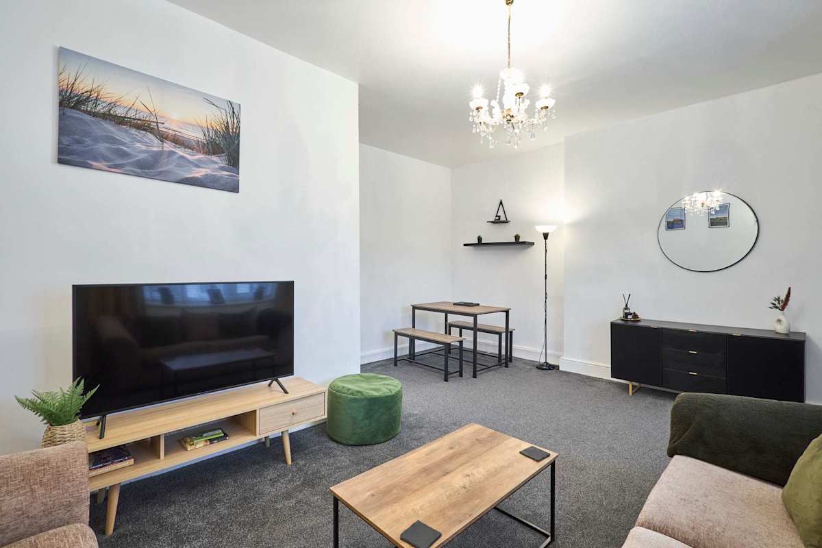 Queen Street Apartment – photo 2