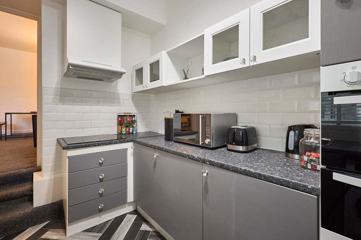 Queen Street Apartment – photo 15