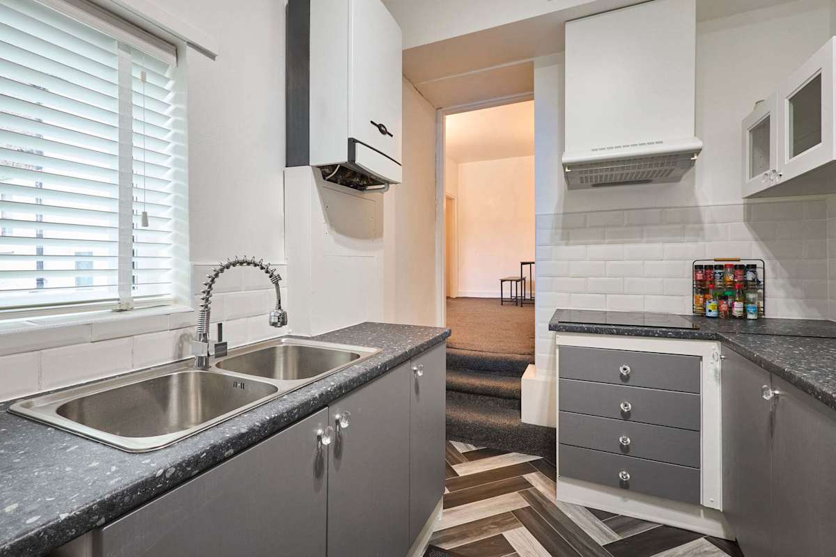 Queen Street Apartment – photo 14