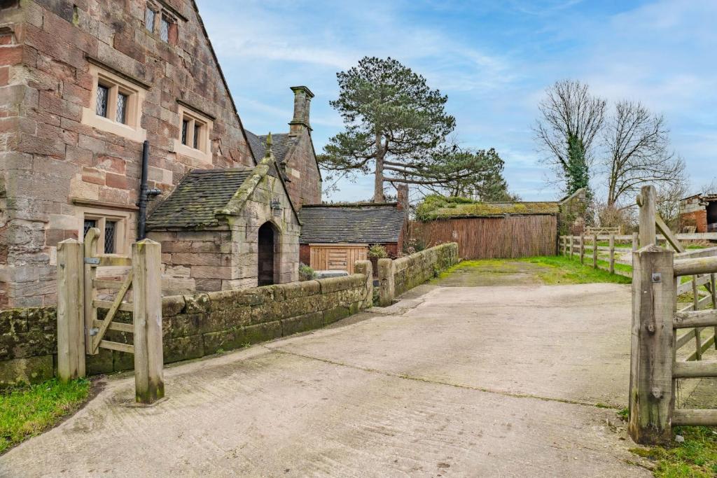 Old Hall - Middle Mayfield – photo 2