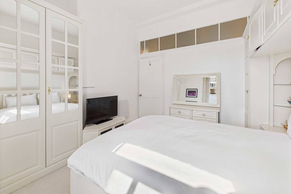 27 Metropole Towers – photo 13