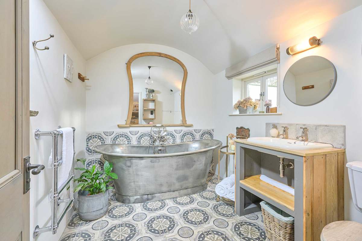 Tin Bath – photo 4