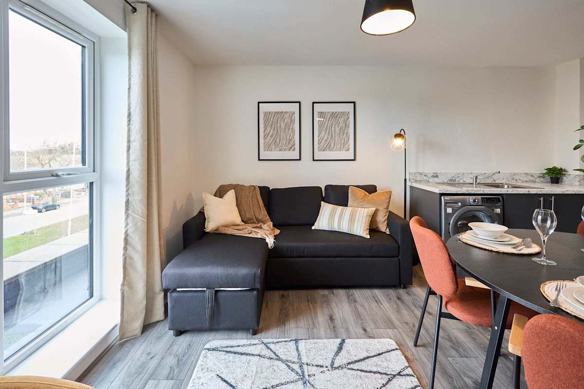 10 Queens Court – photo 1