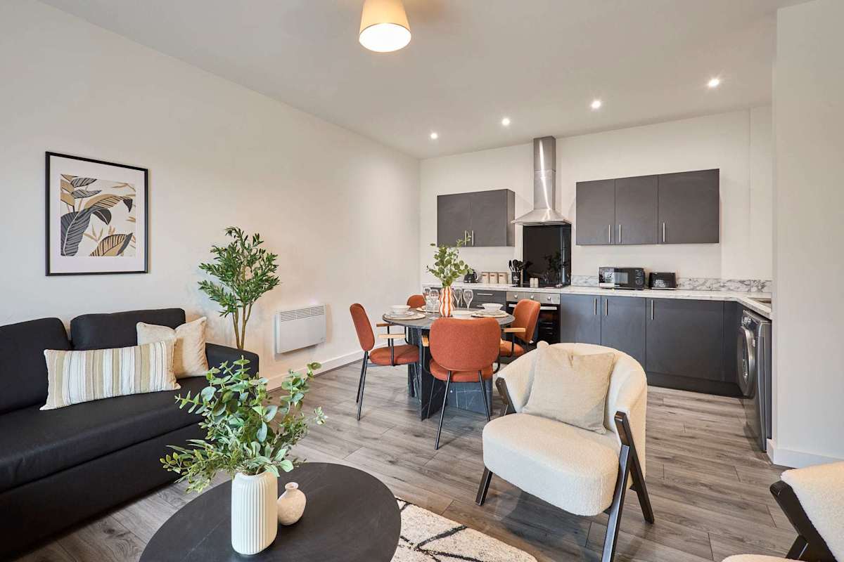 18 Queens Court – photo 1