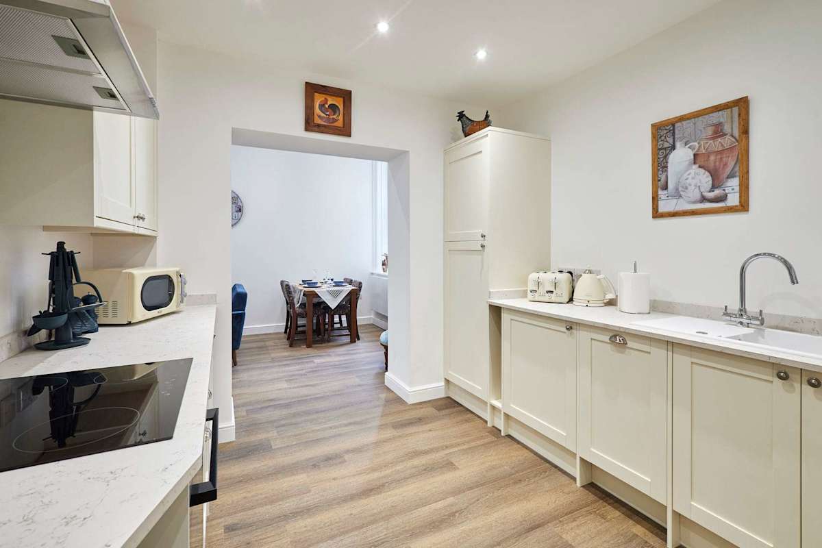 The Coach House Apartment 3 – photo 12