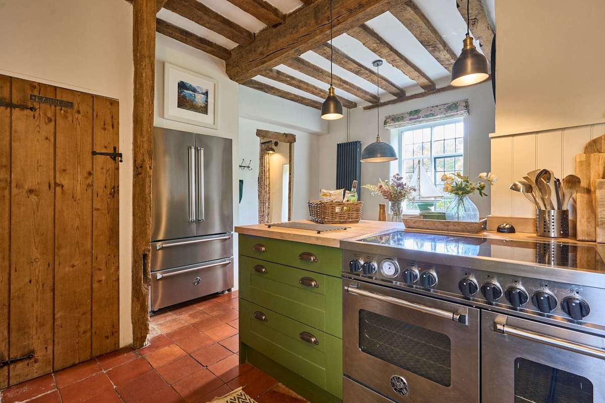 Woodcutters Cottage – photo 15