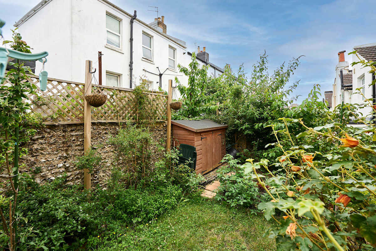 Yellow House – photo 25