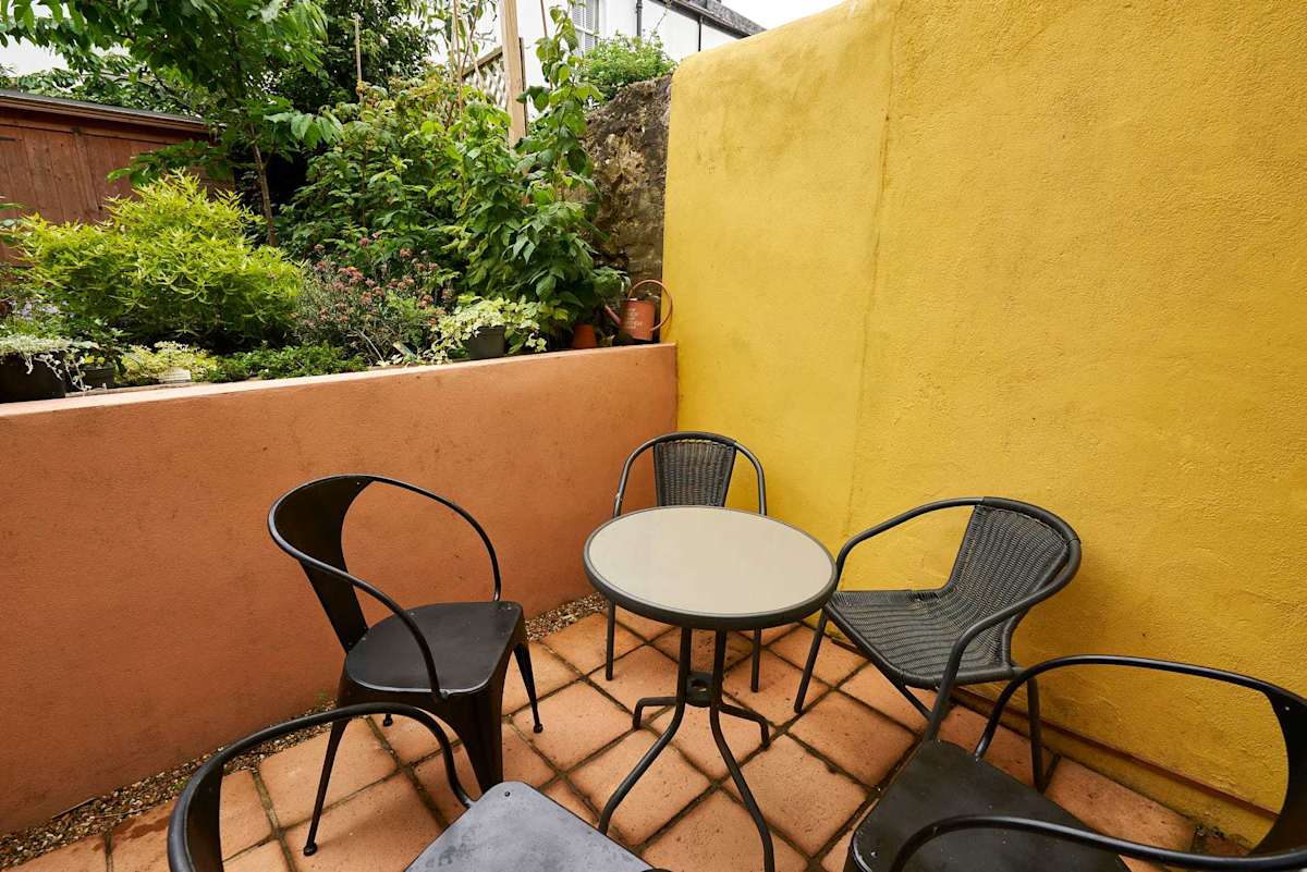Yellow House – photo 23