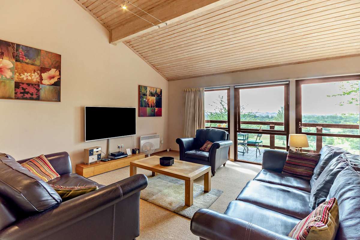 Hornbeam Lodge – photo 1