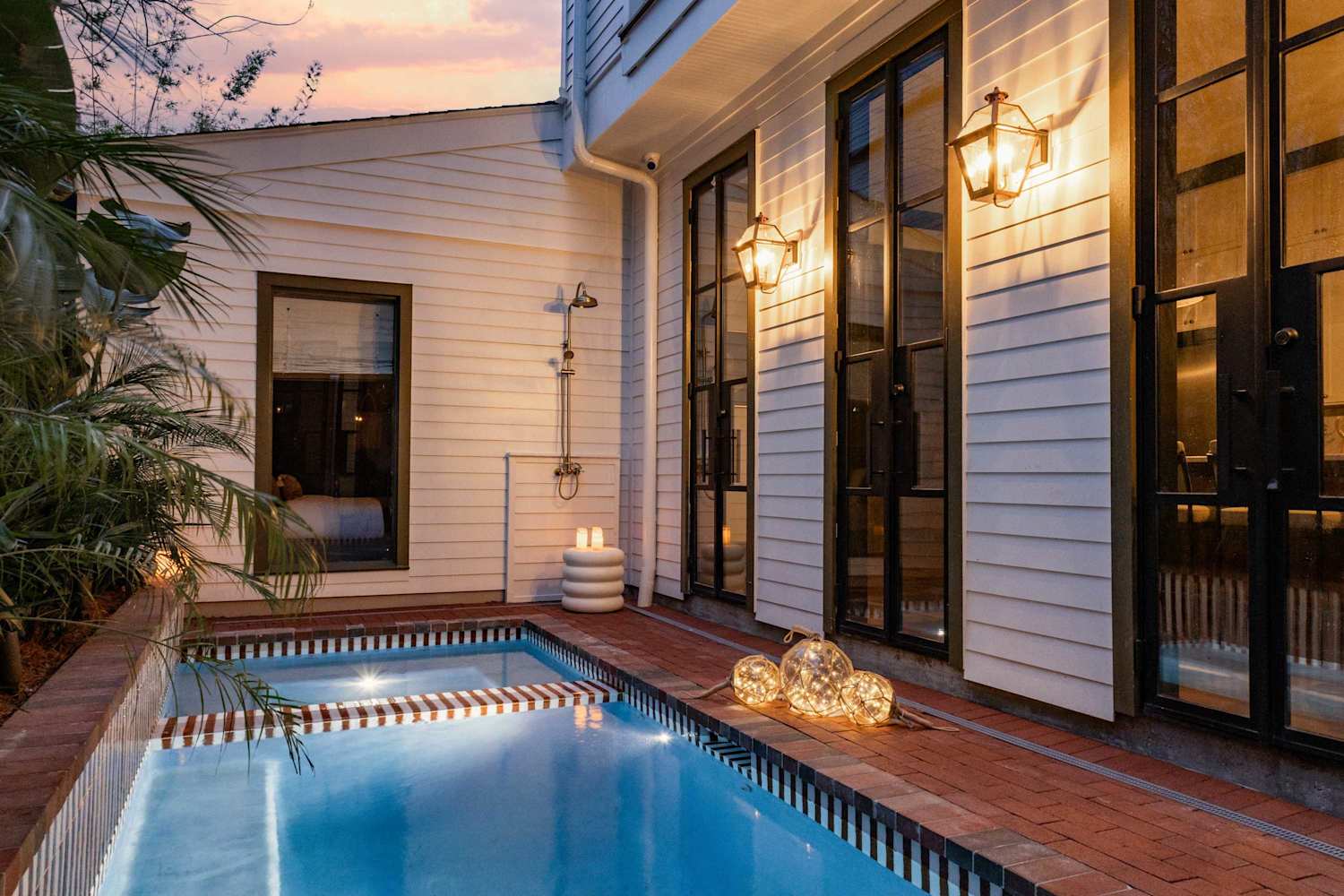 Luxury on Magazine St, Heated Plunge Pool photo 2